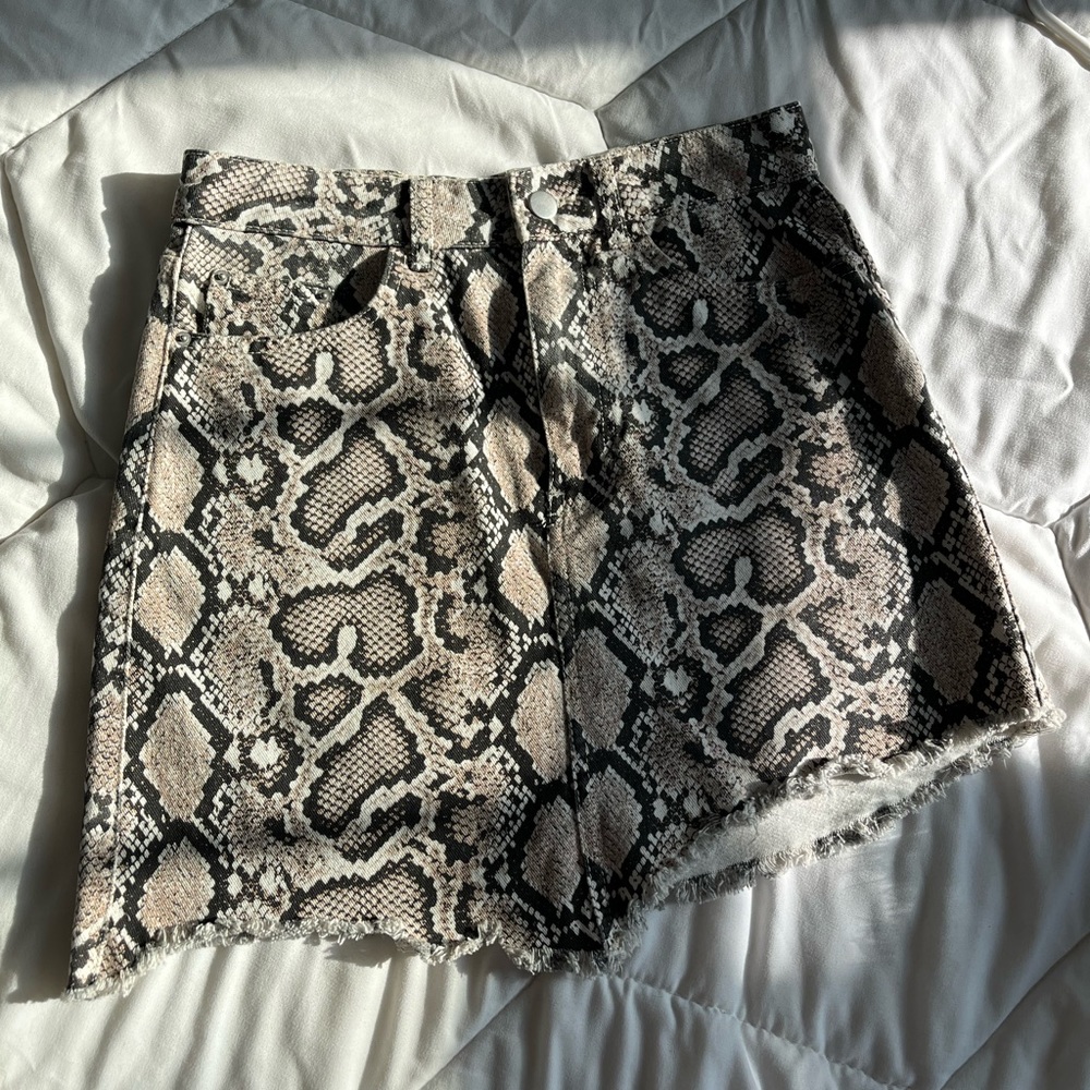 Snake skin skirt, denim